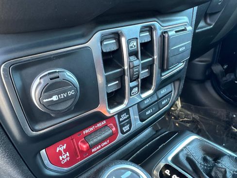 Used 2024 Jeep Wrangler Unlimited Rubicon AWD/4WD image 24