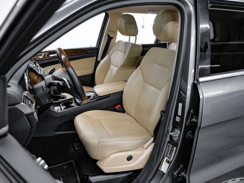 Used 2018 Mercedes-Benz GLS 450 4MATIC w/ Premium Package image 43