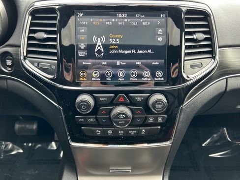 Used 2021 Jeep Grand Cherokee Limited image 27