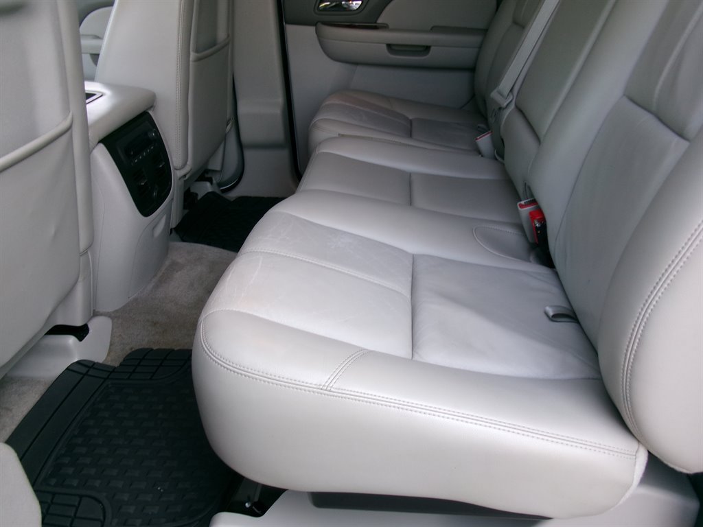 Used 2011 Chevrolet Avalanche LT RWD image 28
