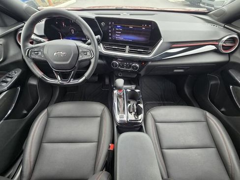 Used 2024 Chevrolet Trax RS w/ Sunroof Package image 17