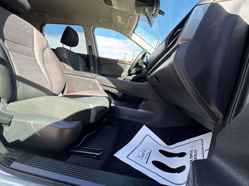 Used 2022 Nissan Rogue SV image 14