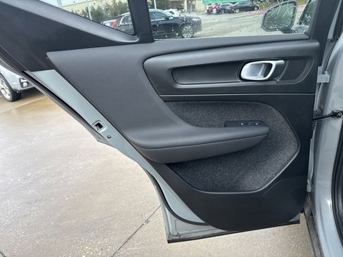 Certified 2025 Volvo XC40 B5 Plus image 17