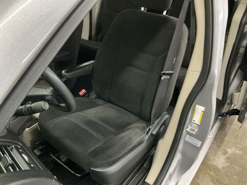 Used 2016 Dodge Grand Caravan SE w/ Quick Order Package 29E SE image 32