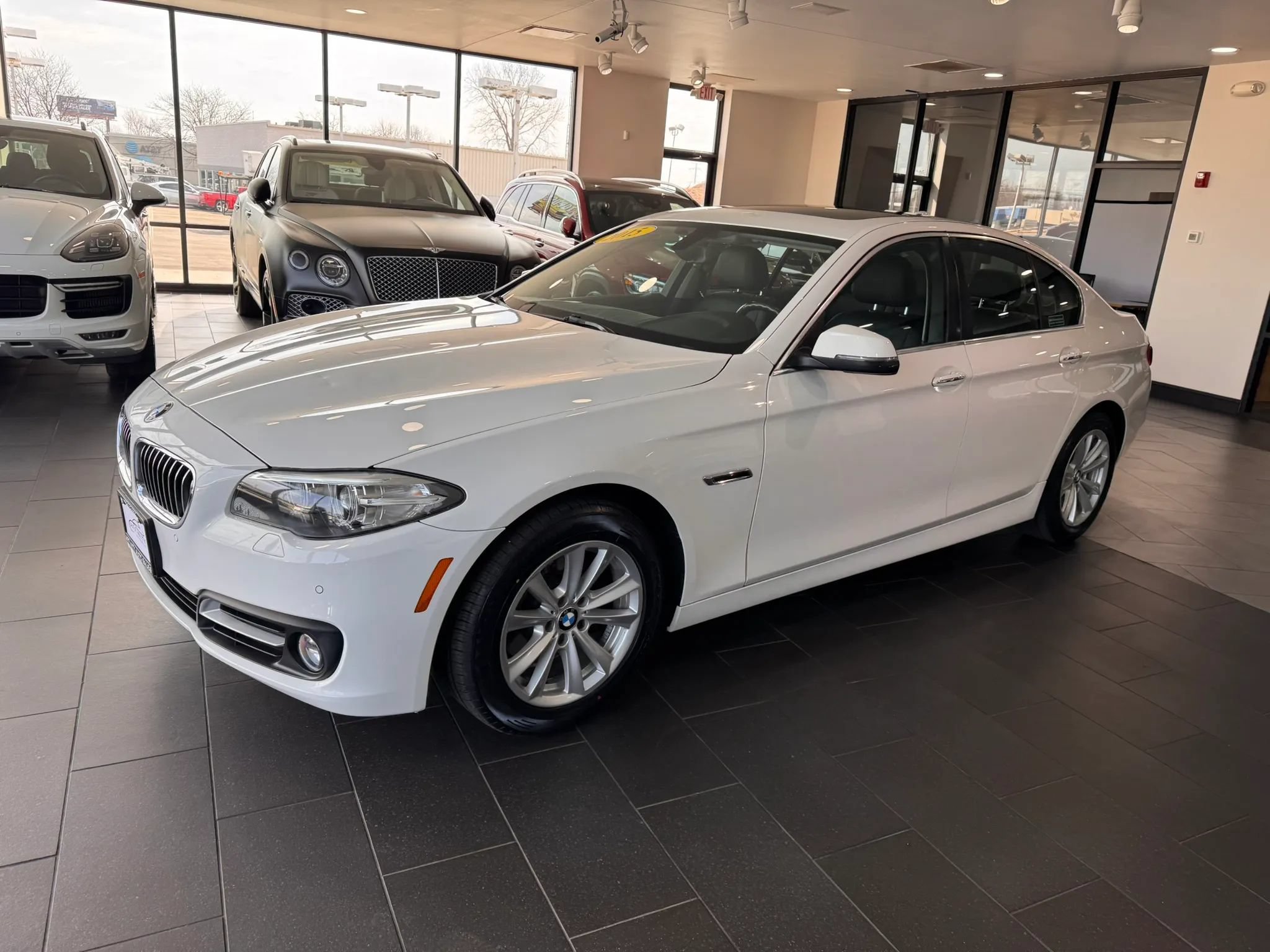Used 2015 BMW 528i xDrive Sedan AWD/4WD image 2