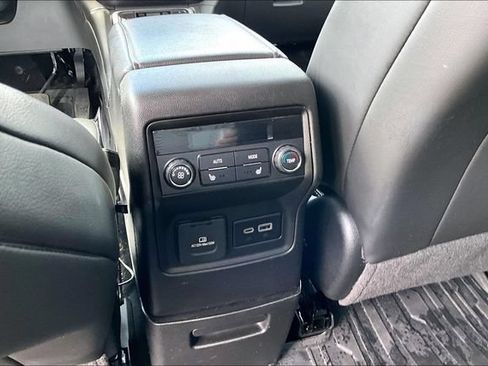 Used 2023 GMC Acadia SLT w/ Elevation Edition AWD/4WD image 34