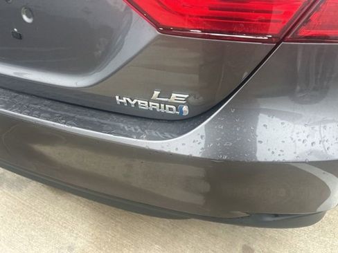 Used 2020 Toyota Camry LE image 4