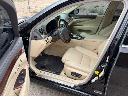 Used 2016 Lexus LS 460 RWD image 8