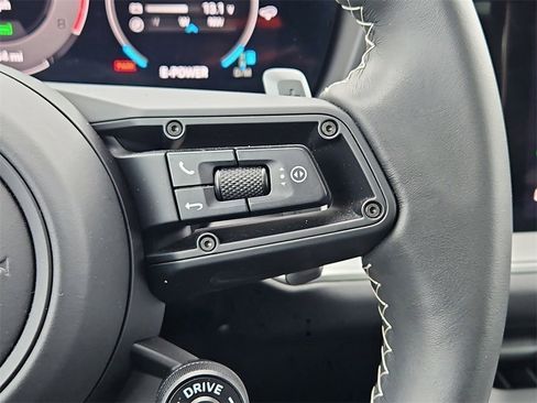 Certified 2024 Porsche Cayenne Turbo image 32