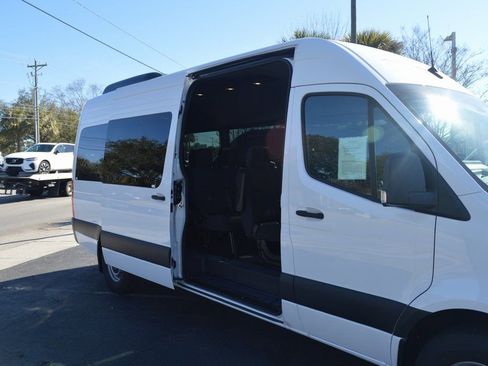 Used 2025 Mercedes-Benz Sprinter 2500 image 36