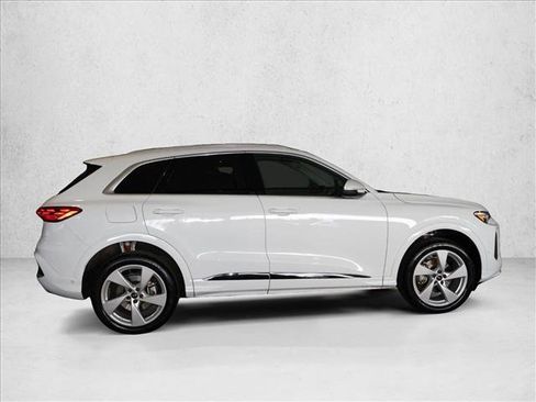 Used 2025 Audi Q5 Premium w/ Premium Plus AWD/4WD image 4