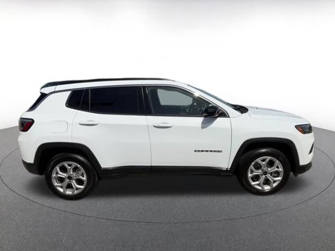 Used 2025 Jeep Compass Latitude AWD/4WD image 16