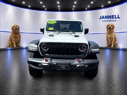 Used 2024 Jeep Wrangler Unlimited Rubicon w/ Technology Group AWD/4WD image 2