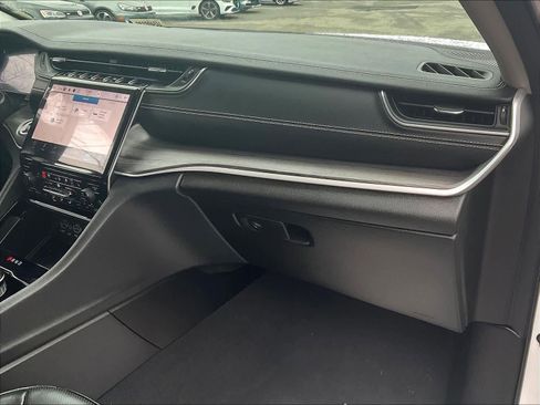 Used 2023 Jeep Grand Cherokee Limited w/ Luxury Tech Group II image 13