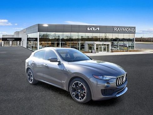 Used 2018 Maserati Levante GranLusso AWD/4WD image 1