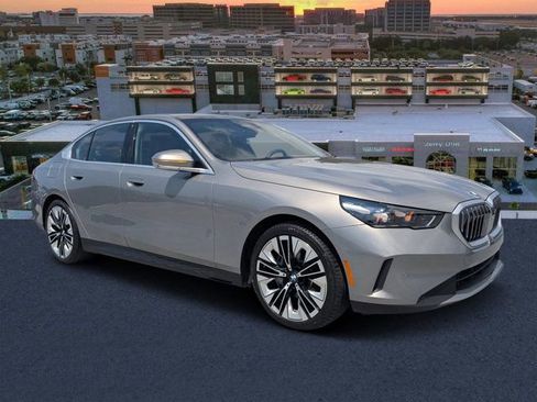 Used 2025 BMW 540i xDrive image 1