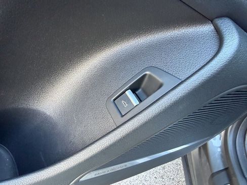 Used 2019 Audi Q8 Prestige w/ Towing Package AWD/4WD image 17