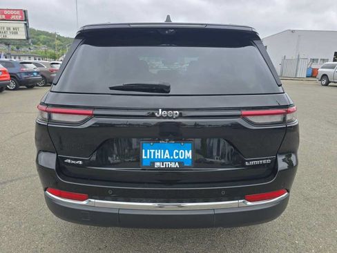 Used 2022 Jeep Grand Cherokee Limited w/ Luxury Tech Group II AWD/4WD image 4