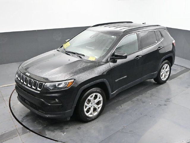 Used 2024 Jeep Compass Latitude AWD/4WD image 39