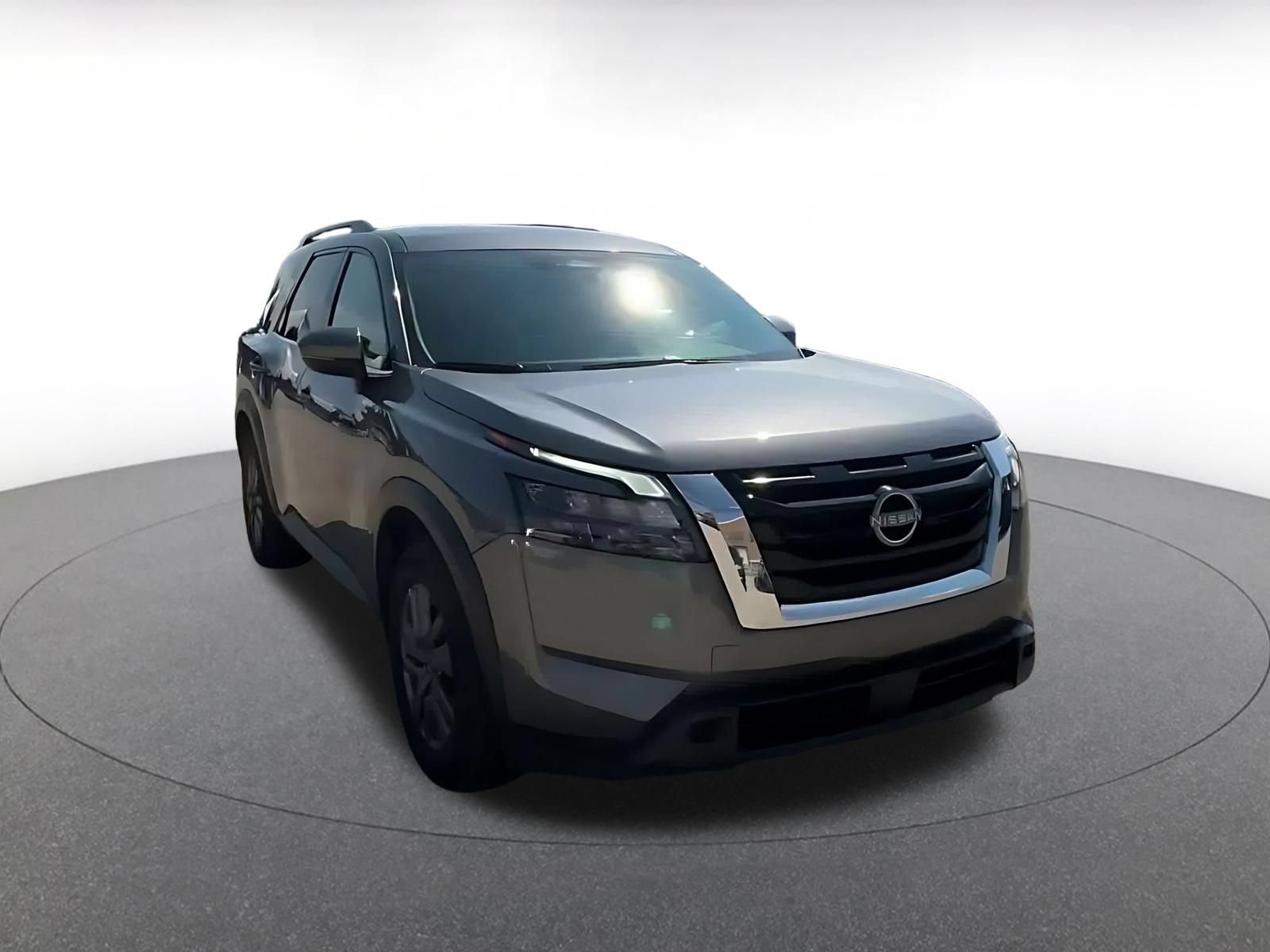 Used 2025 Nissan Pathfinder SV AWD/4WD image 3