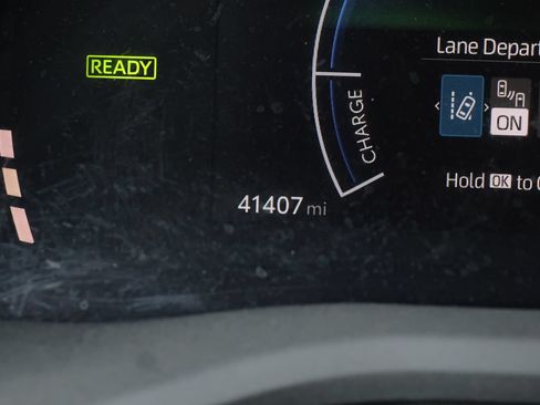 Used 2025 Toyota Camry SE FWD image 5