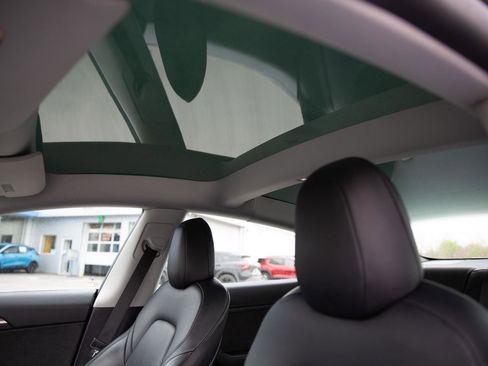 Used 2021 Tesla Model 3 Standard Range Plus image 18