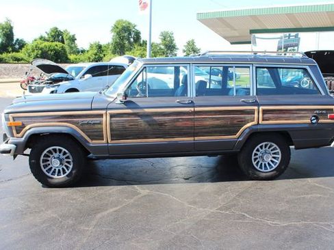 Used 1990 Jeep Grand Wagoneer AWD/4WD image 4