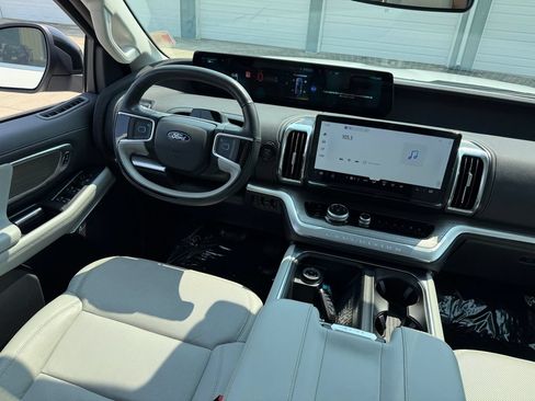Used 2025 Ford Expedition Max Platinum w/ Driver's Package AWD/4WD image 28