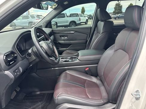 Certified 2025 Honda Pilot Black Edition image 9