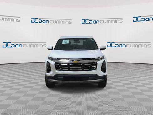 Used 2025 Chevrolet Equinox LT image 3
