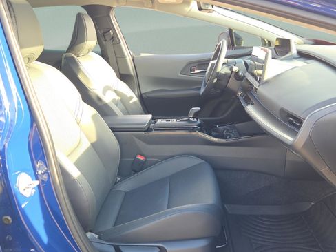 Used 2025 Toyota Prius XLE image 17