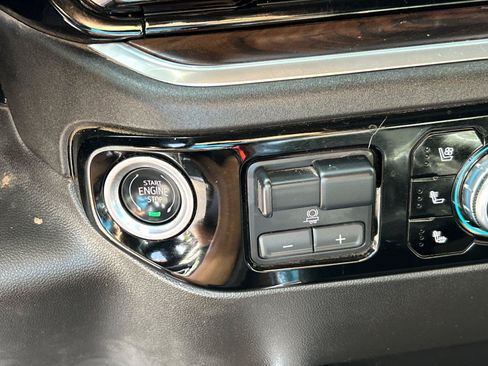 Used 2024 GMC Sierra 2500 SLT AWD/4WD image 24