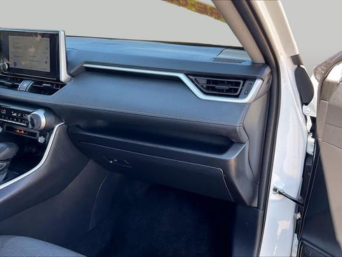Used 2025 Toyota RAV4 XLE FWD image 19