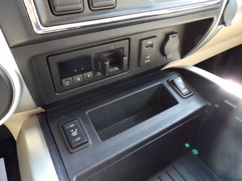 Used 2017 Nissan Titan SL w/ Chrome Package image 23