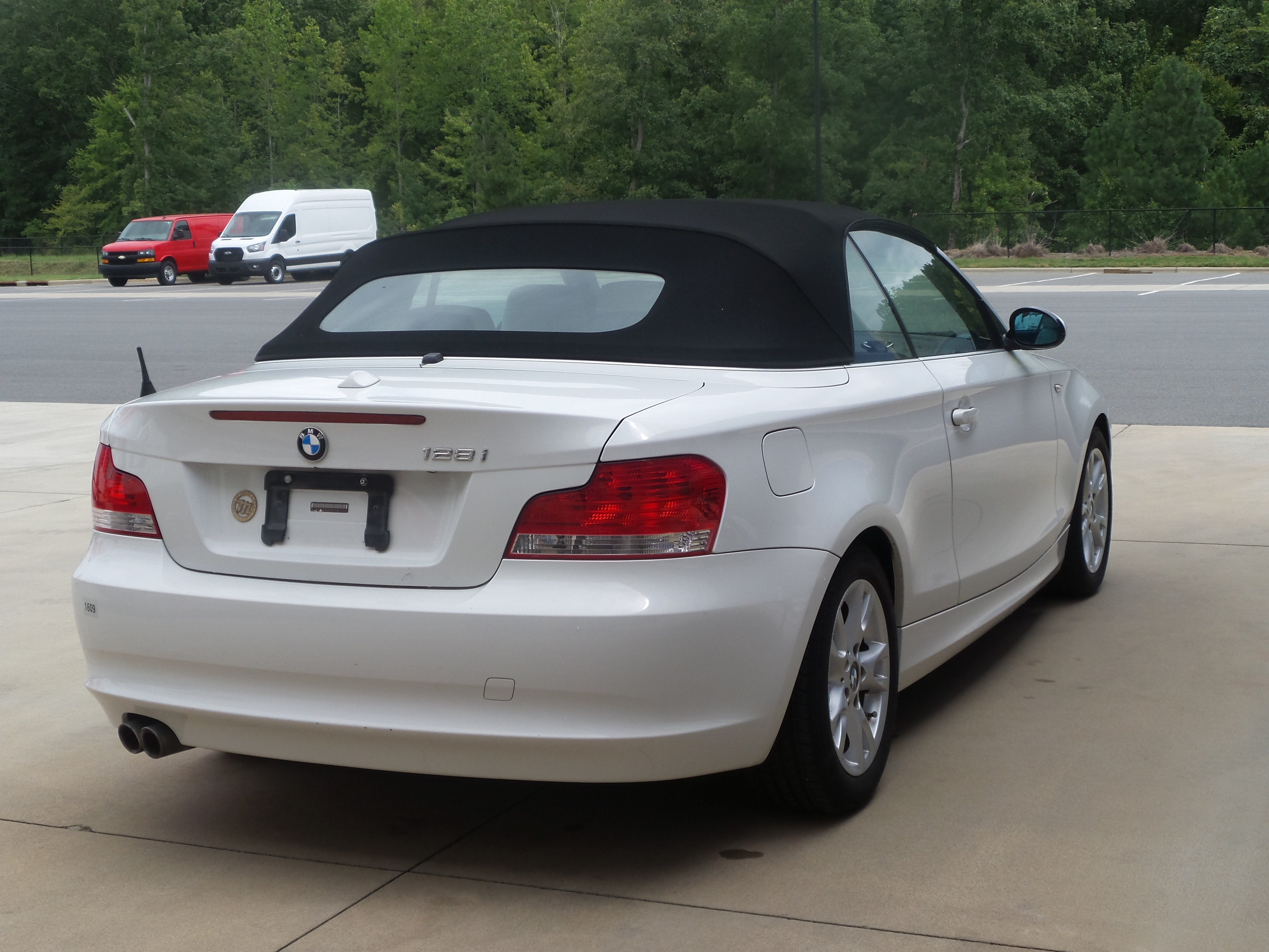 Used 2009 BMW 128i Convertible RWD image 6