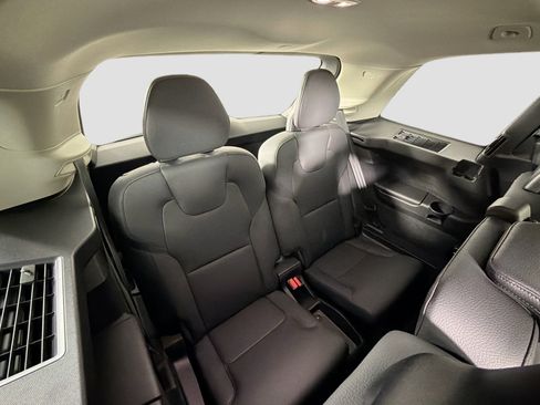 Certified 2023 Volvo XC90 B6 Plus image 28