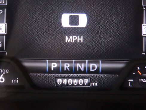 Used 2024 RAM 1500 Laramie AWD/4WD image 12