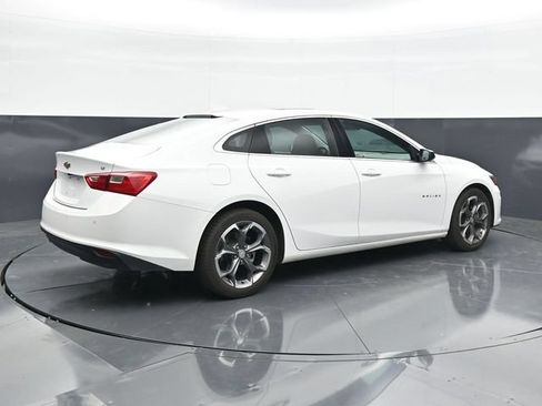 Used 2024 Chevrolet Malibu LT FWD image 2