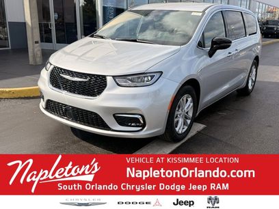 New 2026 Chrysler Pacifica Select