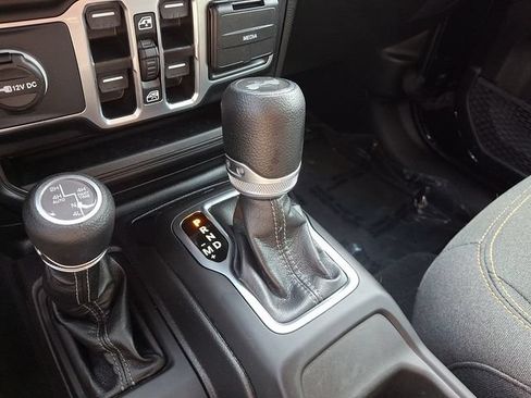 Used 2025 Jeep Wrangler Unlimited Sahara w/ Safety Group AWD/4WD image 17