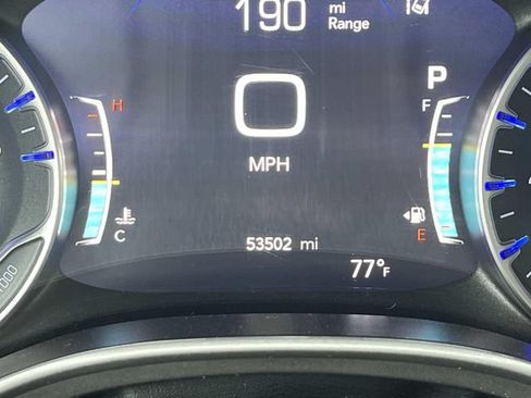 Used 2024 Chrysler Pacifica Touring-L FWD image 38