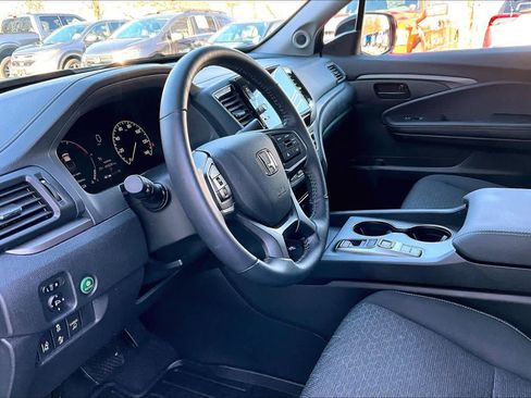 Used 2025 Honda Ridgeline Sport image 15