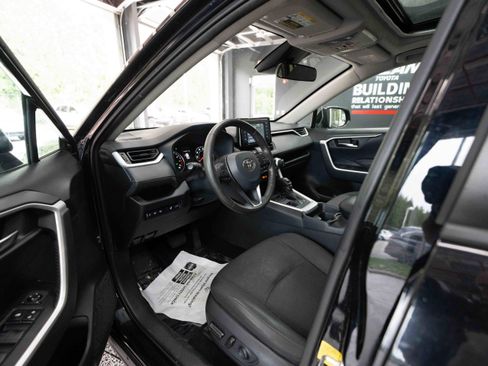 Used 2020 Toyota RAV4 XLE w/ Convenience Package AWD/4WD image 8