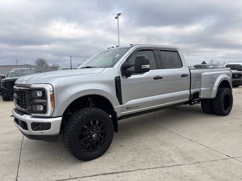 Used 2023 Ford F350 Lariat w/ Lariat Ultimate Package image 3