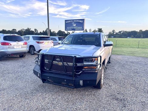 Used 2018 Chevrolet Silverado 1500 LT w/ All Star Edition AWD/4WD image 3