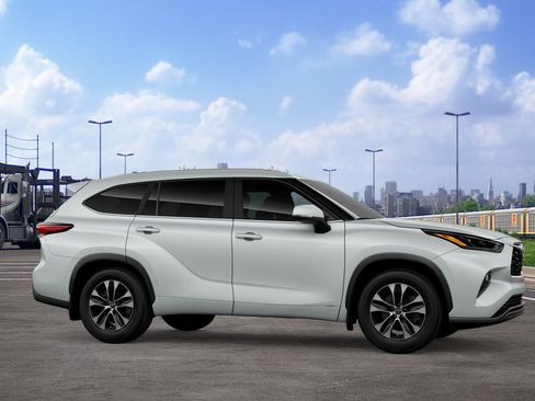 New 2026 Toyota Highlander XLE image 13