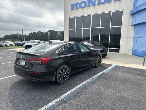Used 2023 Honda Civic EX image 3