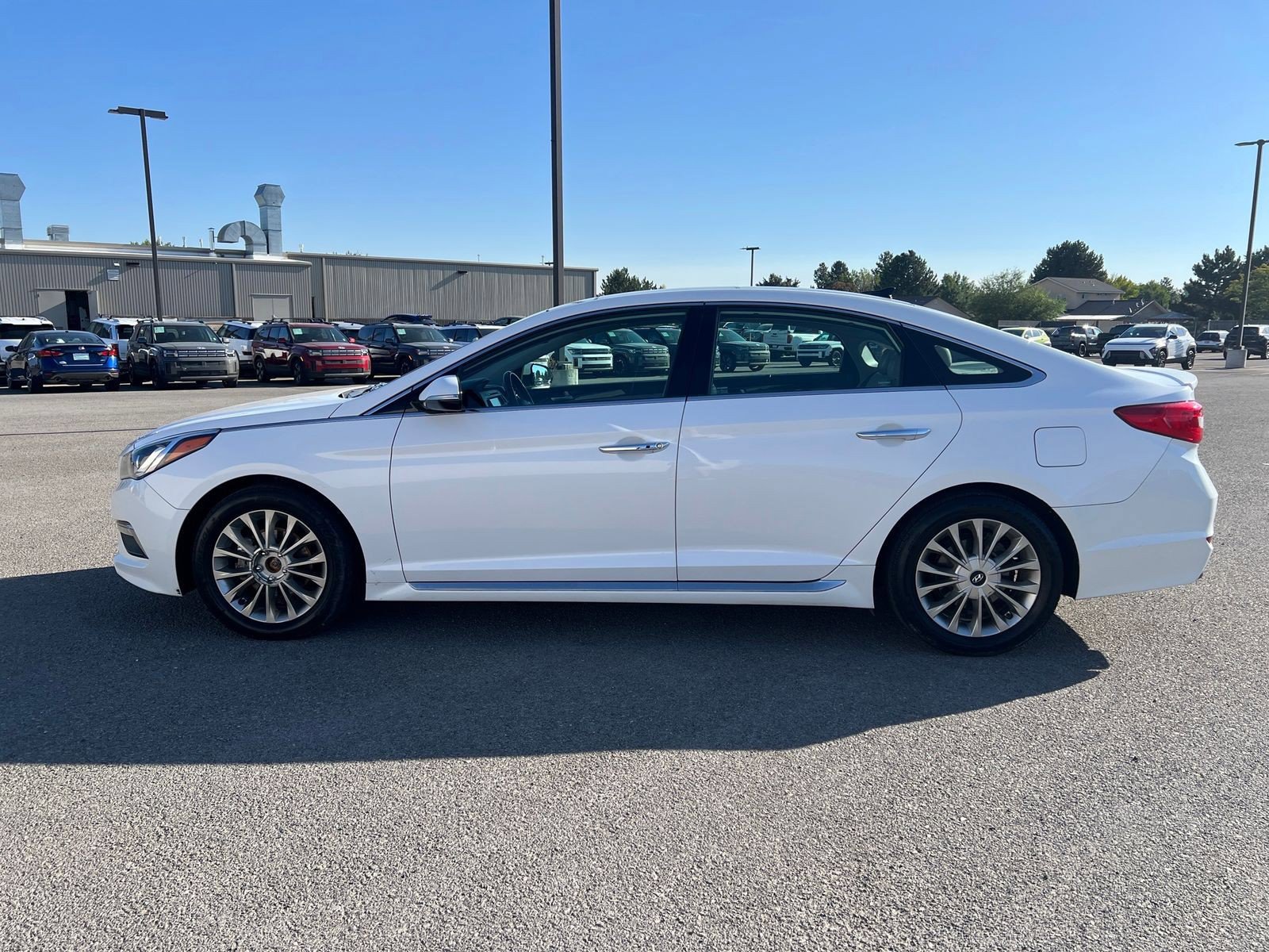 Used 2015 Hyundai Sonata Limited w/ Option Group 06 FWD image 6