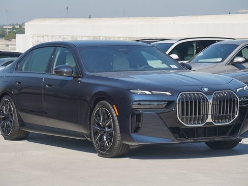 Used 2026 BMW 740i w/ Premium Package RWD image 3