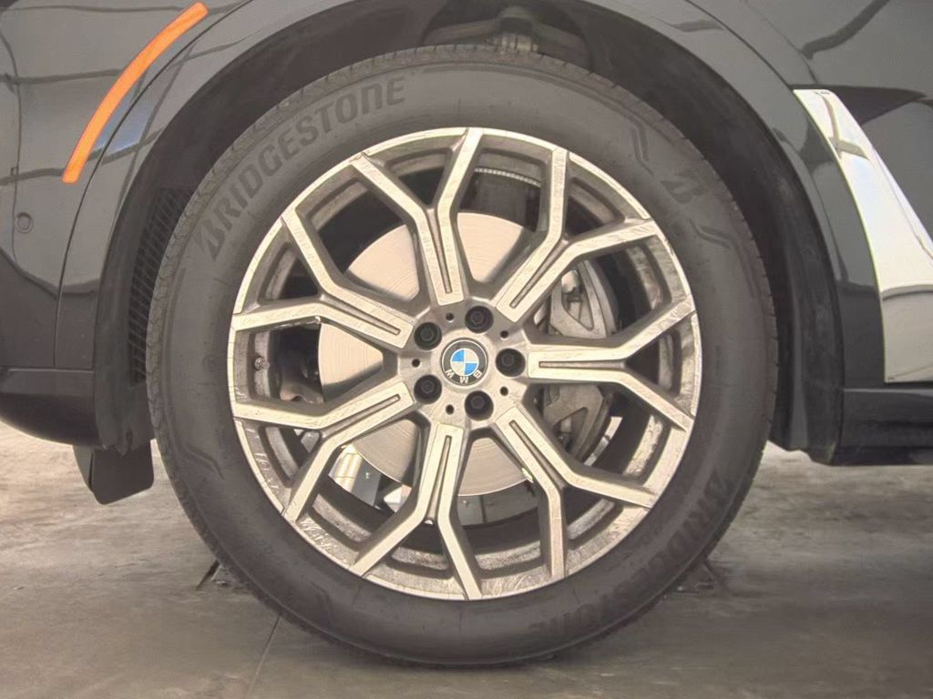 Used 2026 BMW X7 xDrive40i AWD/4WD image 9